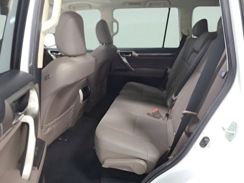 Used 2020 Lexus GX 460 Premium w/ Premium Package AWD/4WD image 17