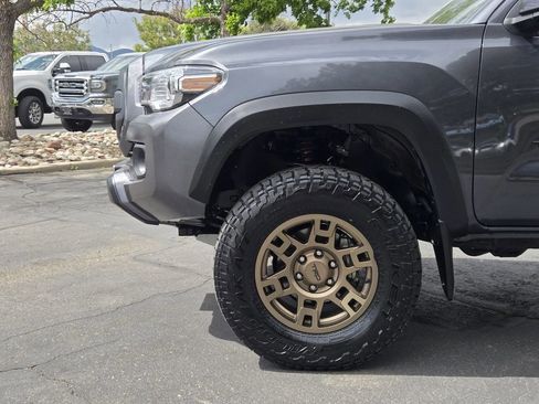 Used 2023 Toyota Tacoma TRD Off-Road w/ Black Out Package (TMS) AWD/4WD image 5