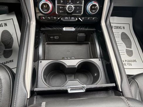 Used 2024 GMC Yukon XL Denali image 21