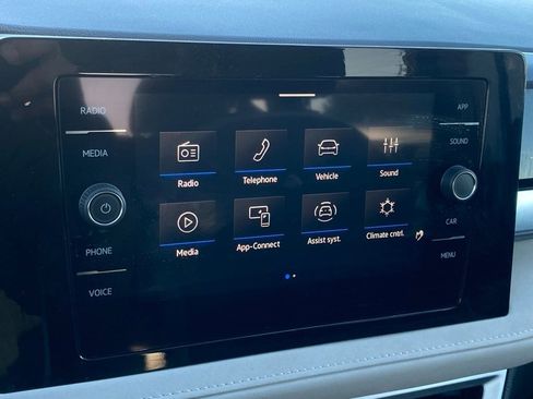 Used 2025 Volkswagen Taos SE image 21