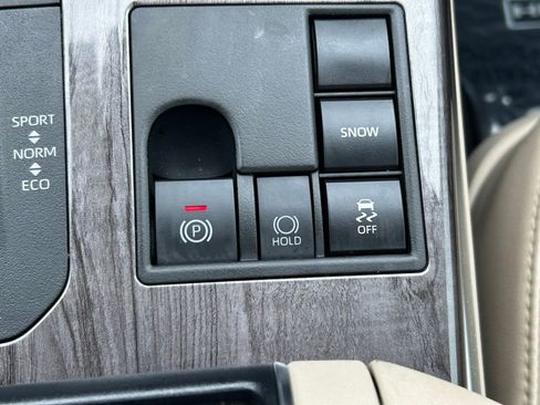 Used 2023 Toyota Highlander Platinum image 30