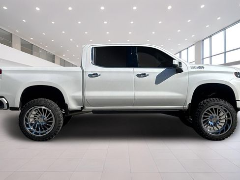 Used 2021 Chevrolet Silverado 1500 High Country w/ Technology Package AWD/4WD image 3