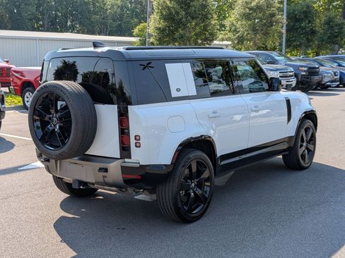 Used 2024 Land Rover Defender 110 X-Dynamic SE AWD/4WD image 3
