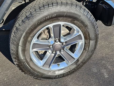 Used 2018 Jeep Wrangler Unlimited Sahara image 8