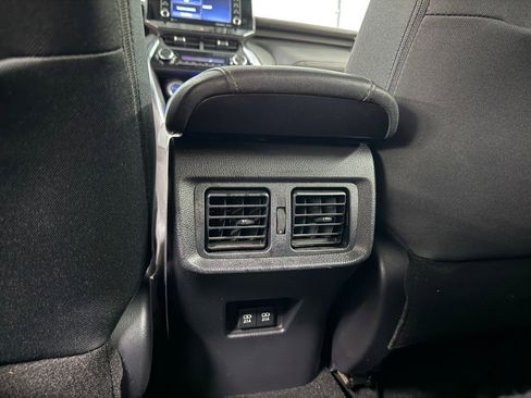 Used 2021 Toyota Venza LE w/ Carpet Mat Package (TMS) AWD/4WD image 32