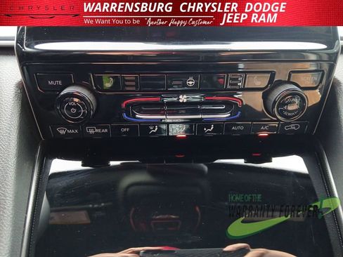 Used 2024 Jeep Grand Cherokee L Altitude image 22