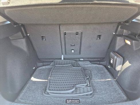 Used 2022 Volkswagen Taos SE FWD image 6