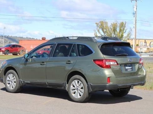 Used 2017 Subaru Outback 2.5i Premium image 3