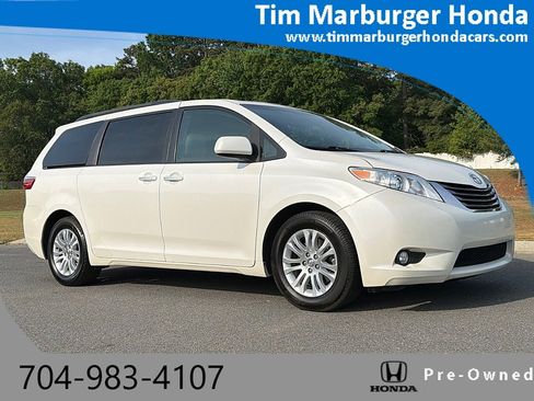 Used 2017 Toyota Sienna XLE w/ XLE Navigation Package FWD image 1