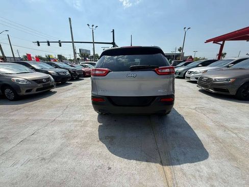 Used 2014 Jeep Cherokee Latitude w/ Cold Weather Group AWD/4WD image 5