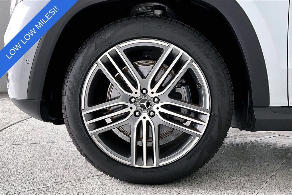 Used 2025 Mercedes-Benz GLS 450 4MATIC image 10