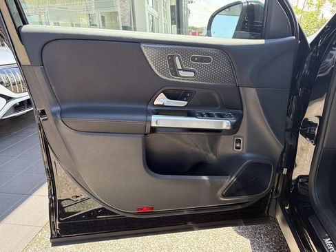 Used 2025 Mercedes-Benz GLB 250 image 18