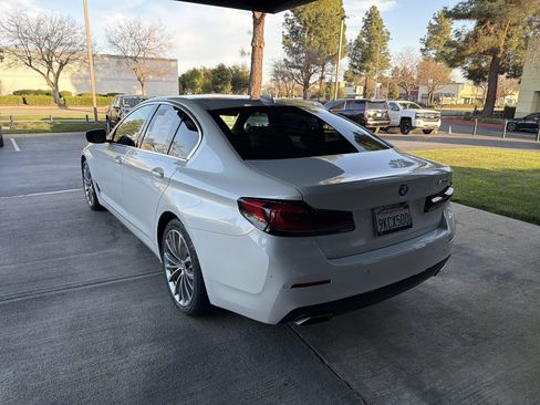 Used 2023 BMW 540i w/ Premium Package image 7