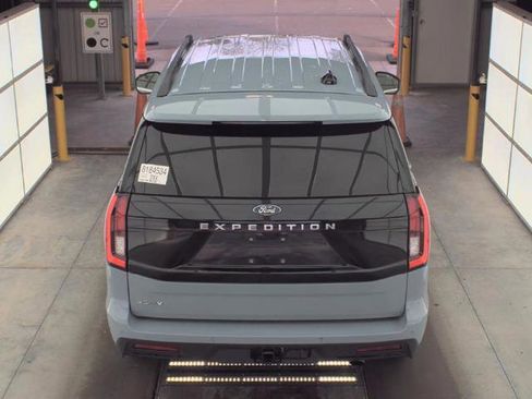 Used 2025 Ford Expedition Active image 6