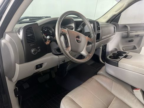 Used 2009 GMC Sierra 2500 SLE w/ Suspension Package, Off-Road AWD/4WD image 11