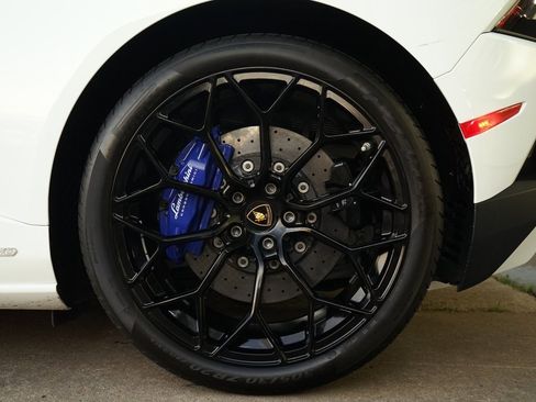 Used 2020 Lamborghini Huracan EVO image 27