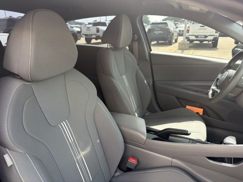 Used 2024 Hyundai Elantra SEL FWD image 7