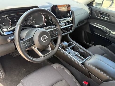 Used 2024 Nissan Pathfinder SV FWD image 10