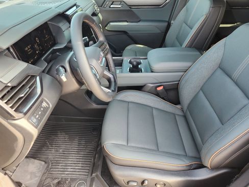 New 2026 GMC Acadia AT4 w/ Luxury Package image 16