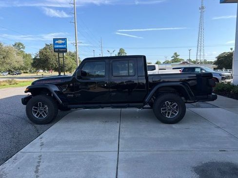 Used 2025 Jeep Gladiator Mojave AWD/4WD image 8