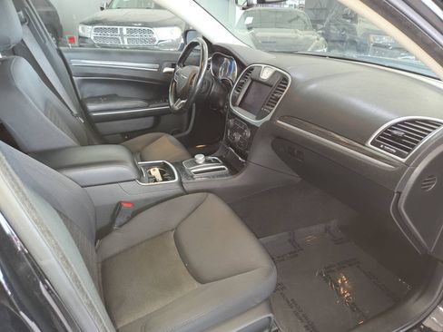 Used 2022 Chrysler 300 Touring w/ Sport Appearance Package RWD image 27