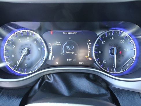 Used 2021 Chrysler Pacifica Touring-L FWD image 40