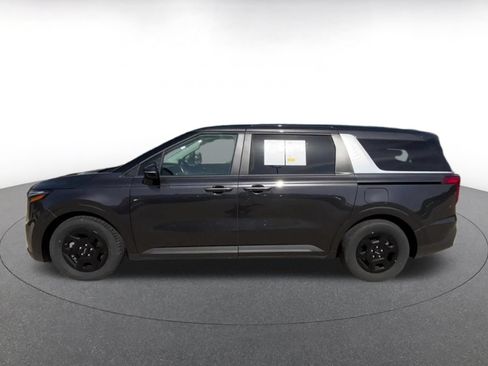 Used 2026 Kia Carnival FWD image 8