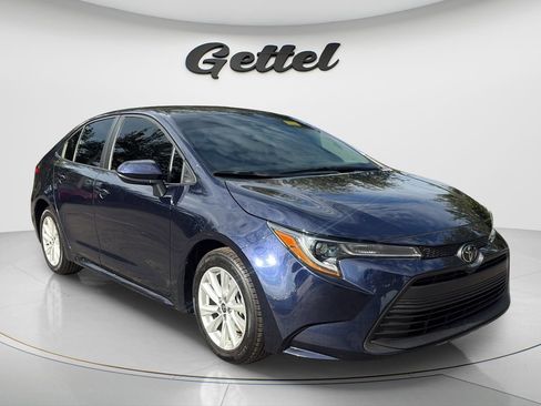 Used 2024 Toyota Corolla LE w/ LE Convenience Package FWD image 3