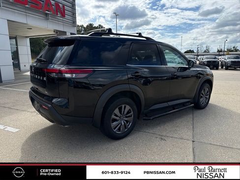 Certified 2024 Nissan Pathfinder SV image 5