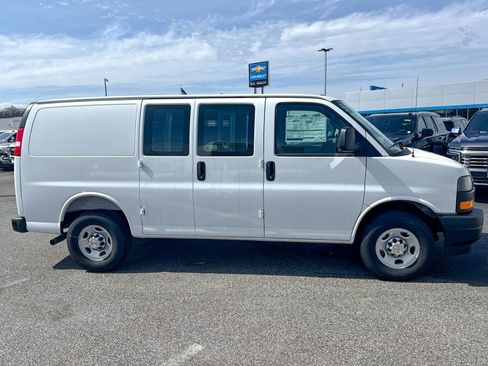 New 2025 Chevrolet Express 3500 w/ Driver Convenience Package RWD image 16