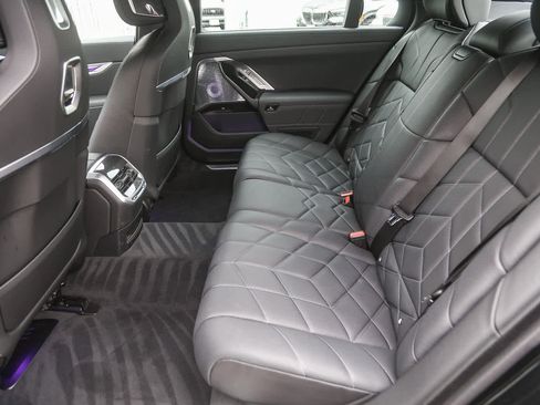 Used 2025 BMW i7 eDrive50 w/ M Sport Package image 15