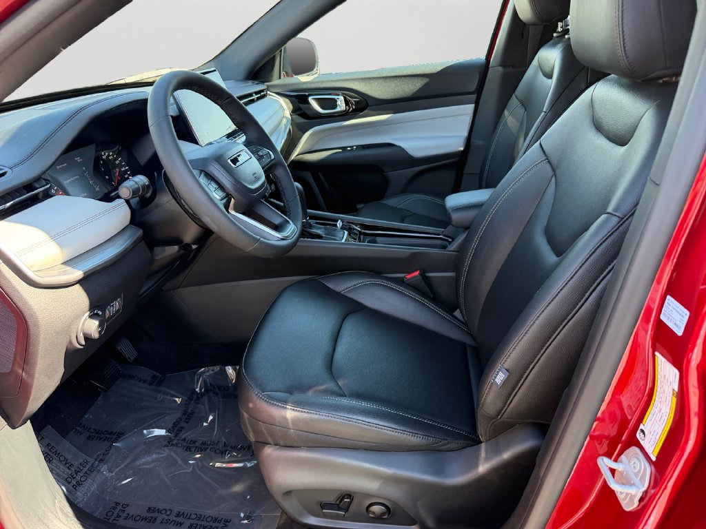 Used 2026 Jeep Compass Limited AWD/4WD image 16