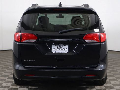 Used 2021 Chrysler Voyager Lxi FWD image 9