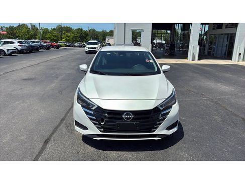 Used 2025 Nissan Versa SV FWD image 8