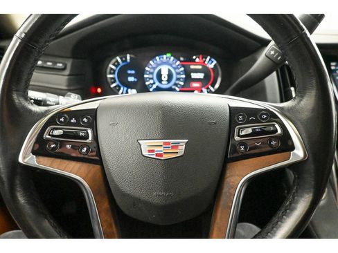 Used 2020 Cadillac Escalade Luxury image 40