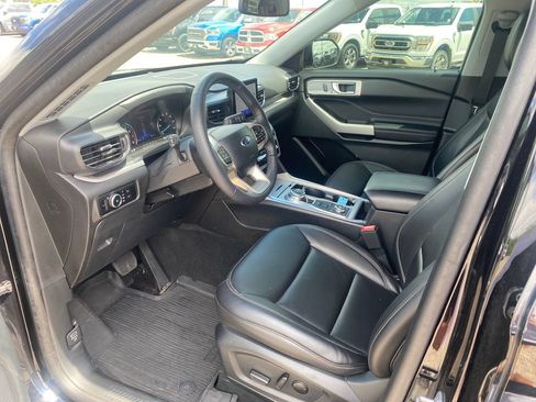 Used 2024 Ford Explorer XLT w/ Equipment Group 202A AWD/4WD image 10