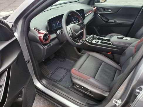 Used 2025 Chevrolet Equinox RS w/ Safety and Technology Package image 2