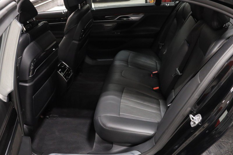 Used 2020 BMW 750i xDrive w/ Executive Package AWD/4WD image 43