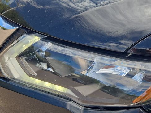 Used 2017 Nissan Rogue SV FWD image 18