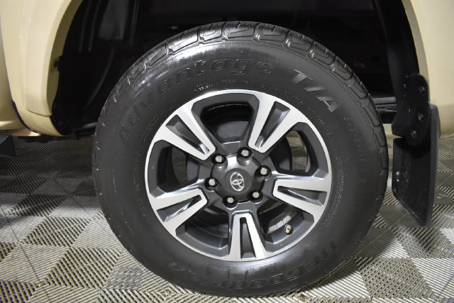 Used 2017 Toyota Tacoma TRD Sport w/ Tow Package (A/T) AWD/4WD image 38