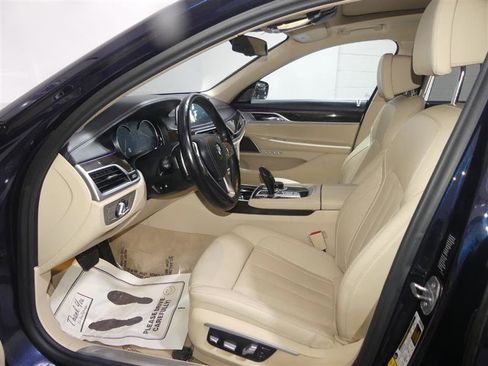 Used 2017 BMW 740i xDrive AWD/4WD image 22