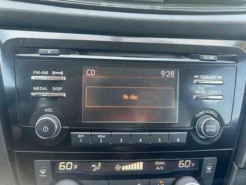 Used 2017 Nissan Rogue SV w/ SV Family Package FWD image 36