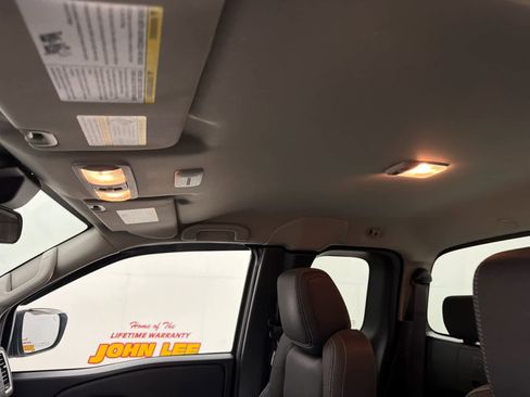 Used 2022 Nissan Frontier SV w/ Technology Package AWD/4WD image 14