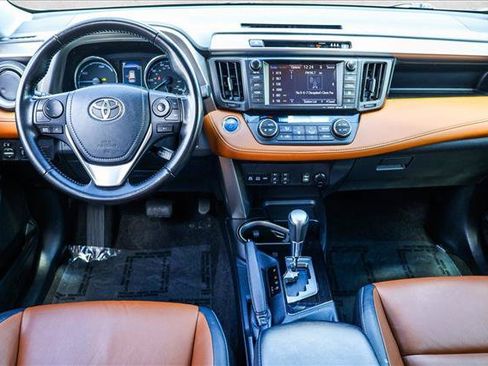 Used 2018 Toyota RAV4 Limited AWD/4WD image 23