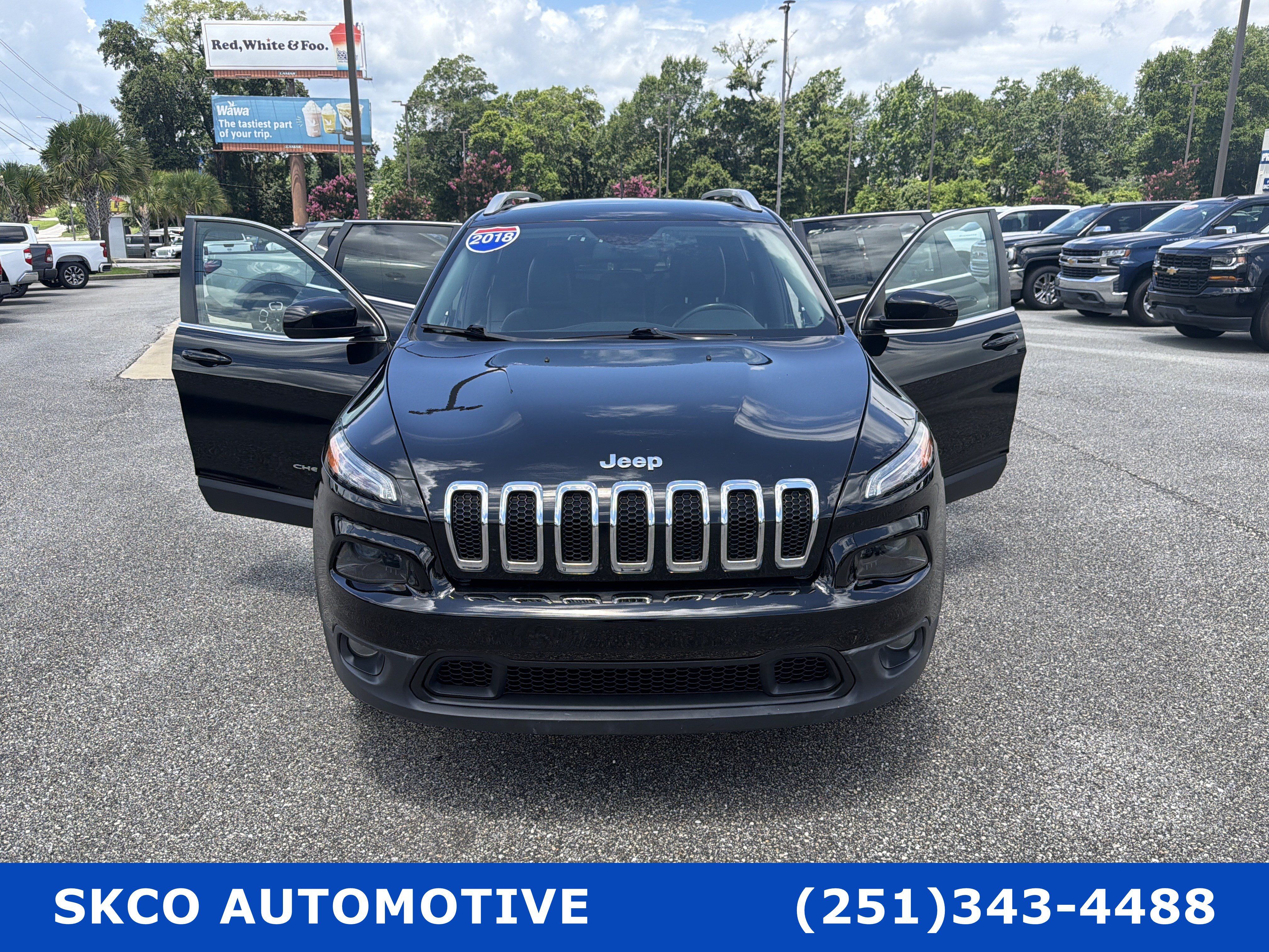 Used 2018 Jeep Cherokee Latitude Plus AWD/4WD image 30