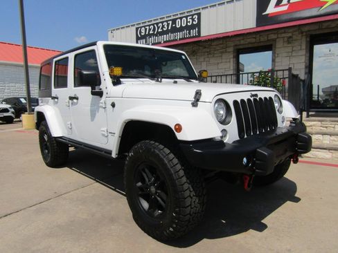 Used 2017 Jeep Wrangler Unlimited Sahara AWD/4WD image 6