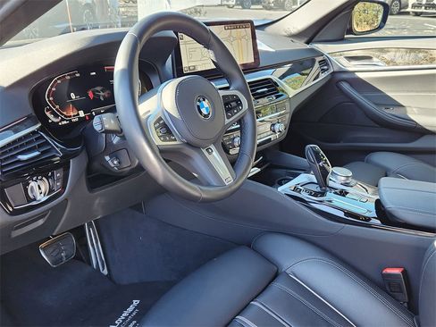 Used 2022 BMW 530i xDrive w/ M Sport Package image 7