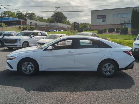 Certified 2026 Hyundai Elantra SE FWD image 6