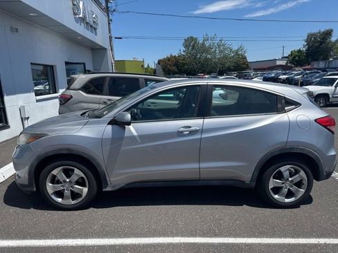 Used 2017 Honda HR-V LX image 4
