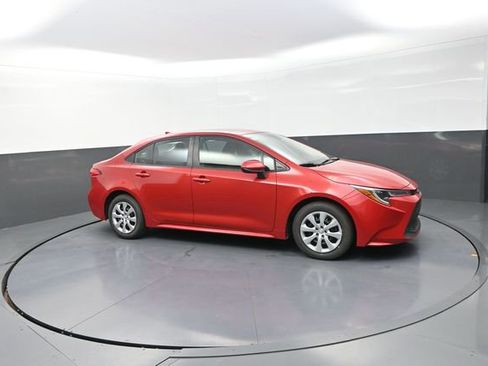 Used 2021 Toyota Corolla LE FWD image 8